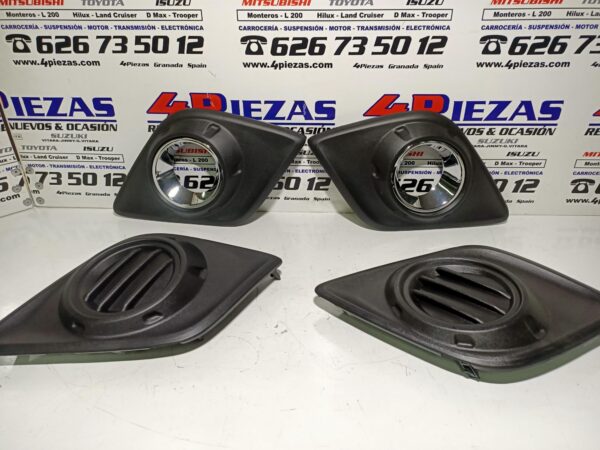 TOYOTA  HILUX  2.4 D4D  GUN 2015-2022 **** EMBELLECEDORES  FAROS