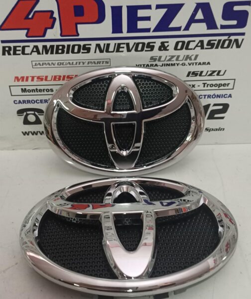 TOYOTA  HILUX  2.4 D4D  GUN 2015-2022 **** ANAGRAMAS  REJILLA DELANTERA